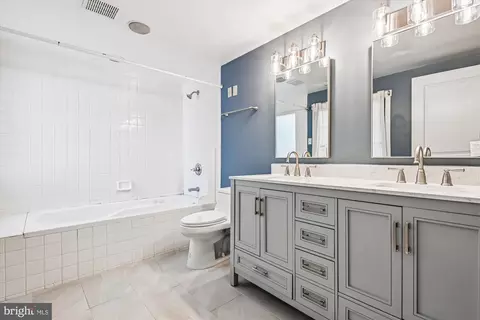Bath - 1293 William St, Baltimore, MD 21230 photo 4 of 5