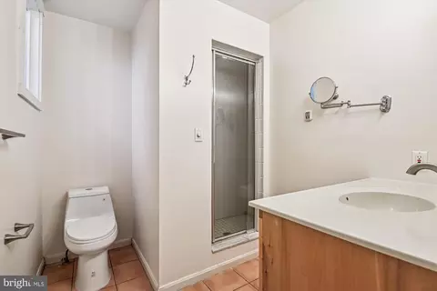 Bath - 1293 William St, Baltimore, MD 21230 photo 2 of 5