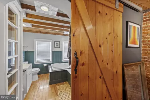 Entry Way - 543 E Gittings St, Baltimore, MD 21230 photo 6 of 7