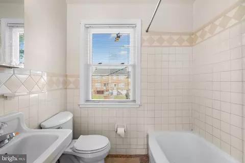 Bath - 1420 Cedarcroft Rd, Baltimore, MD 21239 photo 1 of 2