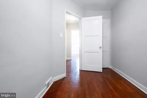 Entry Way - 48 Hillvale Rd, Baltimore, MD 21229 photo 5 of 5