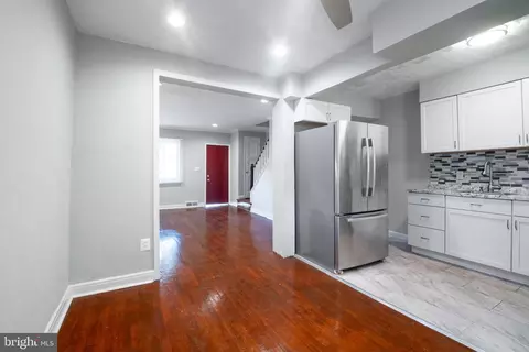 Entry Way - 48 Hillvale Rd, Baltimore, MD 21229 photo 2 of 5