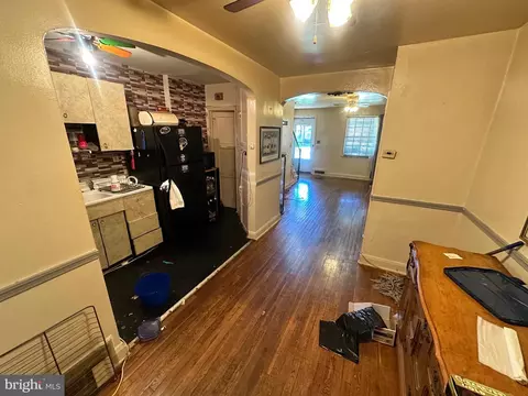 Entry Way - 808 E Cold Spring Ln, Baltimore, MD 21212 photo 4 of 5