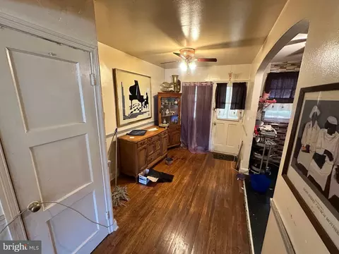 Entry Way - 808 E Cold Spring Ln, Baltimore, MD 21212 photo 3 of 5
