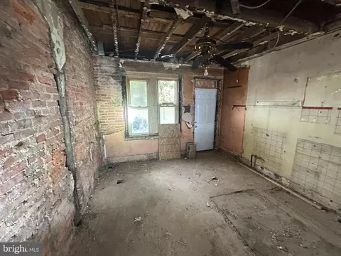 Entry Way - 3904 Mount Pleasant Ave, Baltimore, MD 21224 photo 1 of 3