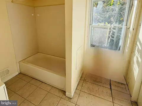 Entry Way - 340 S Calhoun St, Baltimore, MD 21223 photo 3 of 3