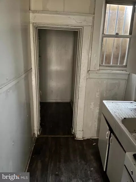 Entry Way - 3601 9th St, Baltimore, MD 21225 photo 4 of 8