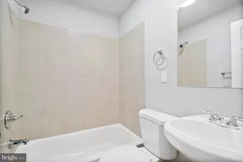 Bath - 626 N Decker Ave, Baltimore, MD 21205 photo 1 of 1