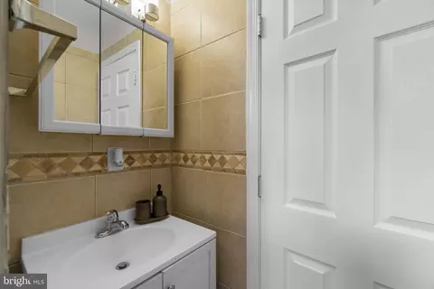 Bath - 4213 Springdale Ave, Baltimore, MD 21207 photo 1 of 3