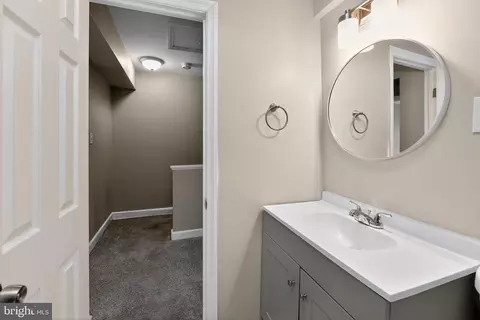 Entry Way - 3658 Greenvale Rd, Baltimore, MD 21229 photo 6 of 6