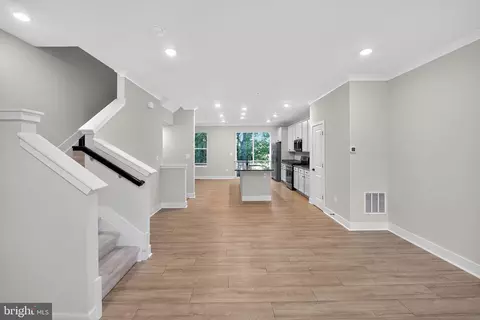 4215 Laplata Ave, Baltimore, MD 21211 photo 10