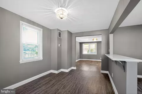 Living - 901 Kevin Rd, Baltimore, MD 21229 photo 1 of 2
