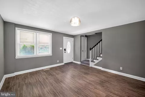 Entry Way - 901 Kevin Rd, Baltimore, MD 21229 photo 2 of 11