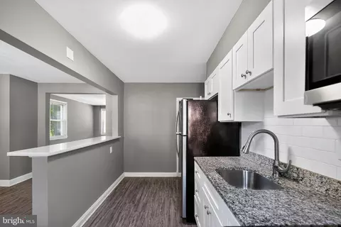Entry Way - 901 Kevin Rd, Baltimore, MD 21229 photo 6 of 11