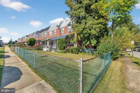 Exterior - 901 Kevin Rd, Baltimore, MD 21229 photo 2 of 4