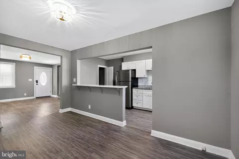 Entry Way - 901 Kevin Rd, Baltimore, MD 21229 photo 5 of 11