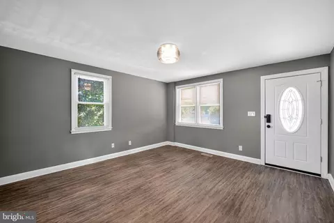 Entry Way - 901 Kevin Rd, Baltimore, MD 21229 photo 1 of 11