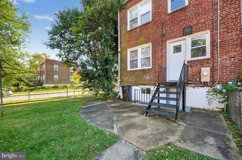 Exterior - 901 Kevin Rd, Baltimore, MD 21229 photo 3 of 4