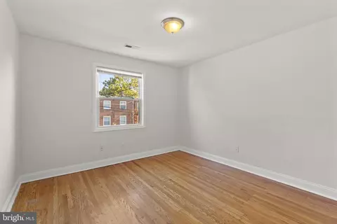 Bedroom - 4348 Parkside Dr, Baltimore, MD 21206 photo 3 of 6
