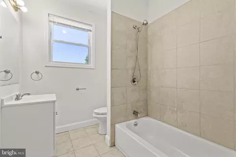 Bath - 4348 Parkside Dr, Baltimore, MD 21206 photo 1 of 2