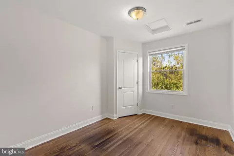 Bedroom - 4348 Parkside Dr, Baltimore, MD 21206 photo 5 of 6