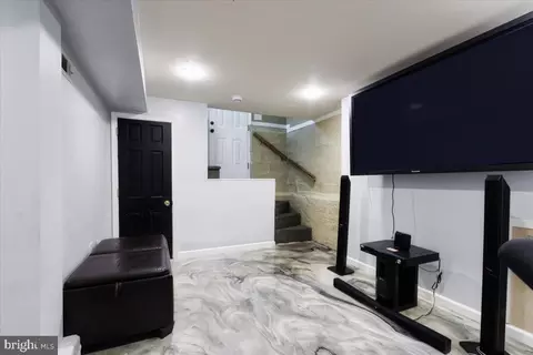 Entry Way - 5306 Morello Rd, Baltimore, MD 21214 photo 4 of 6