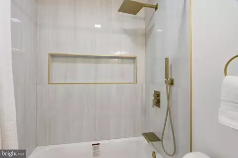 Bath - 5603 Knell Ave, Baltimore, MD 21206 photo 2 of 4
