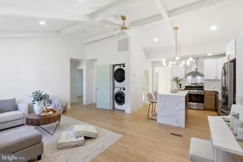 Entry Way - 5603 Knell Ave, Baltimore, MD 21206 photo 1 of 2