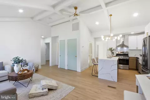 Entry Way - 5603 Knell Ave, Baltimore, MD 21206 photo 2 of 2