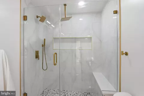 Bath - 5603 Knell Ave, Baltimore, MD 21206 photo 4 of 4