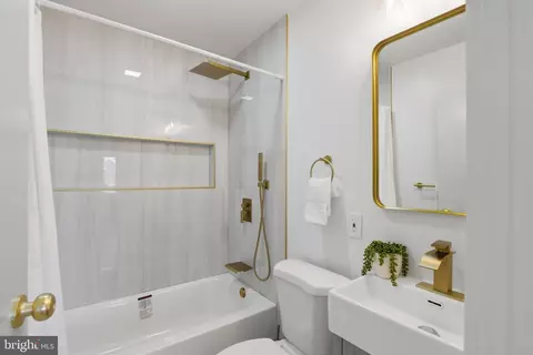 Bath - 5603 Knell Ave, Baltimore, MD 21206 photo 1 of 4