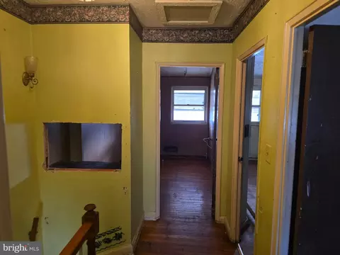 Entry Way - 4711 Williston St, Baltimore, MD 21229 photo 5 of 7