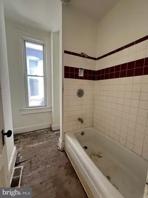 Bath - 721 E 21st St, Baltimore, MD 21218 photo 1 of 2