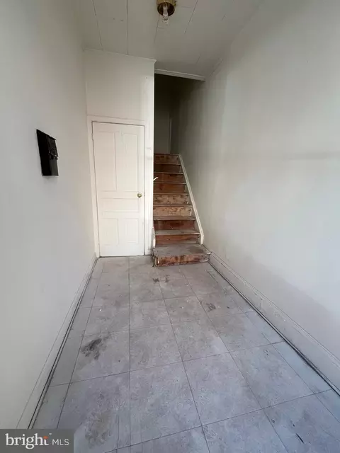 Entry Way - 721 E 21st St, Baltimore, MD 21218 photo 5 of 7