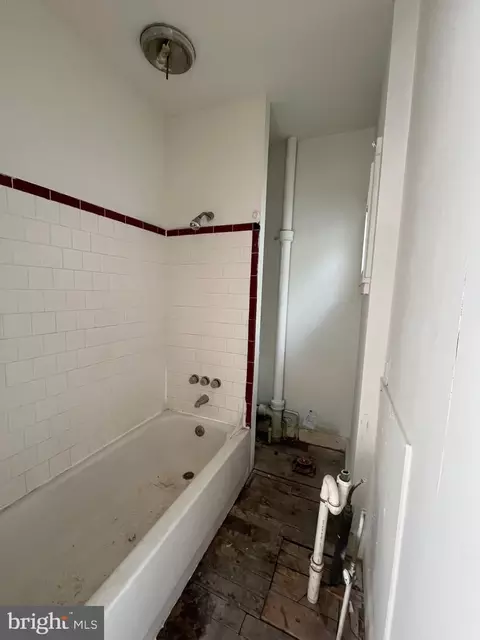 Bath - 721 E 21st St, Baltimore, MD 21218 photo 2 of 2