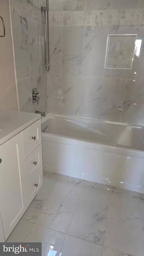 Bath - 1816 Mcculloh St, Baltimore, MD 21217 photo 1 of 2
