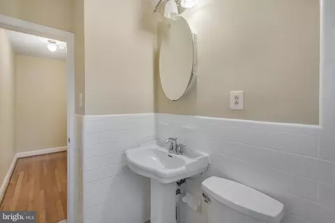 Bath - 2210 Cloville Ave NE, Baltimore, MD 21214 photo 1 of 1