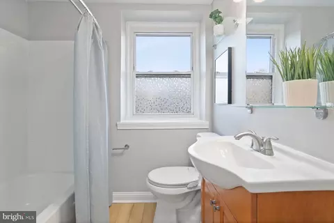 Bath - 5900 Laclede Rd, Baltimore, MD 21206 photo 1 of 1