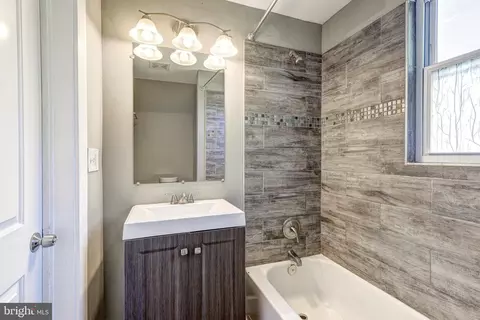 Bath - 5600 Carter Ave, Baltimore, MD 21214 photo 3 of 3