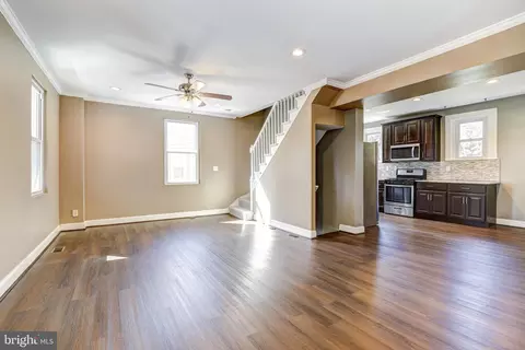 Living - 5600 Carter Ave, Baltimore, MD 21214 photo 3 of 5