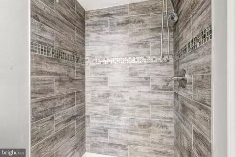 Bath - 5600 Carter Ave, Baltimore, MD 21214 photo 2 of 3