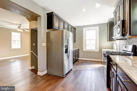 Entry Way - 5600 Carter Ave, Baltimore, MD 21214 photo 1 of 2