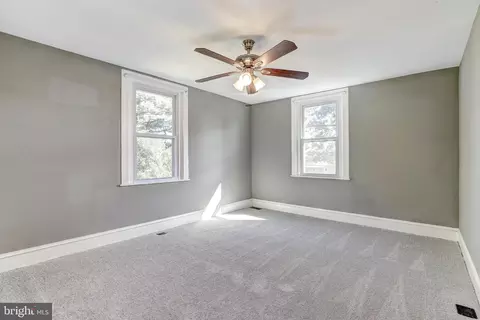 Bedroom - 5600 Carter Ave, Baltimore, MD 21214 photo 2 of 2
