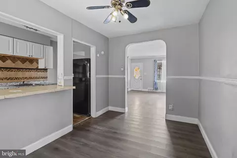 Entry Way - 38 Hillvale Rd, Baltimore, MD 21229 photo 3 of 6