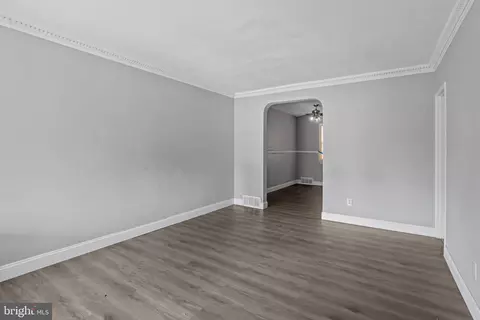 Entry Way - 38 Hillvale Rd, Baltimore, MD 21229 photo 1 of 6