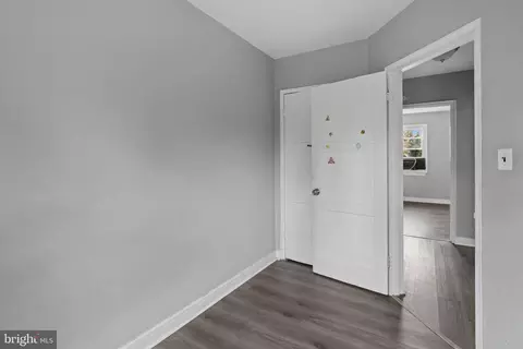 Entry Way - 38 Hillvale Rd, Baltimore, MD 21229 photo 4 of 6