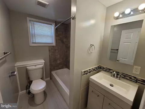 Bath - 2511 Riggs Ave, Baltimore, MD 21216 photo 1 of 2