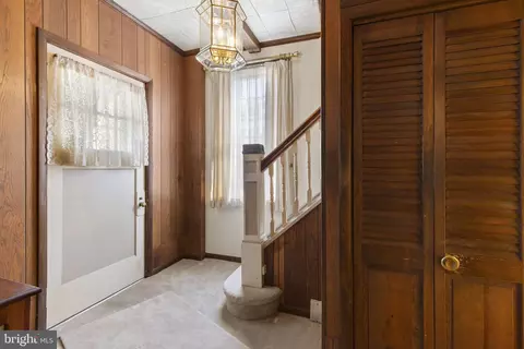 Entry Way - 4503 Mainfield Ave, Baltimore, MD 21214 photo 1 of 5