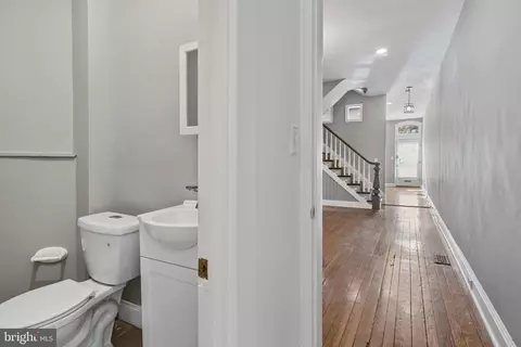Entry Way - 220 W Read St, Baltimore, MD 21201 photo 4 of 4