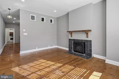 Entry Way - 220 W Read St, Baltimore, MD 21201 photo 1 of 4